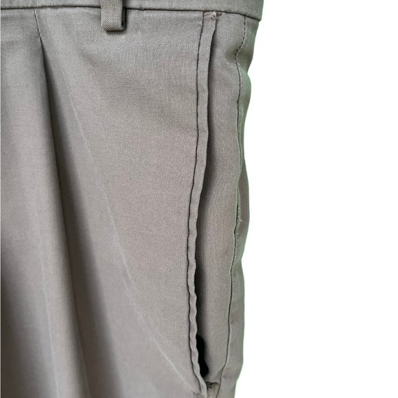 Roundtree and Yorke TravelSmart Dress Pants. Mocha. 46 x 29 - Picture 4 of 8